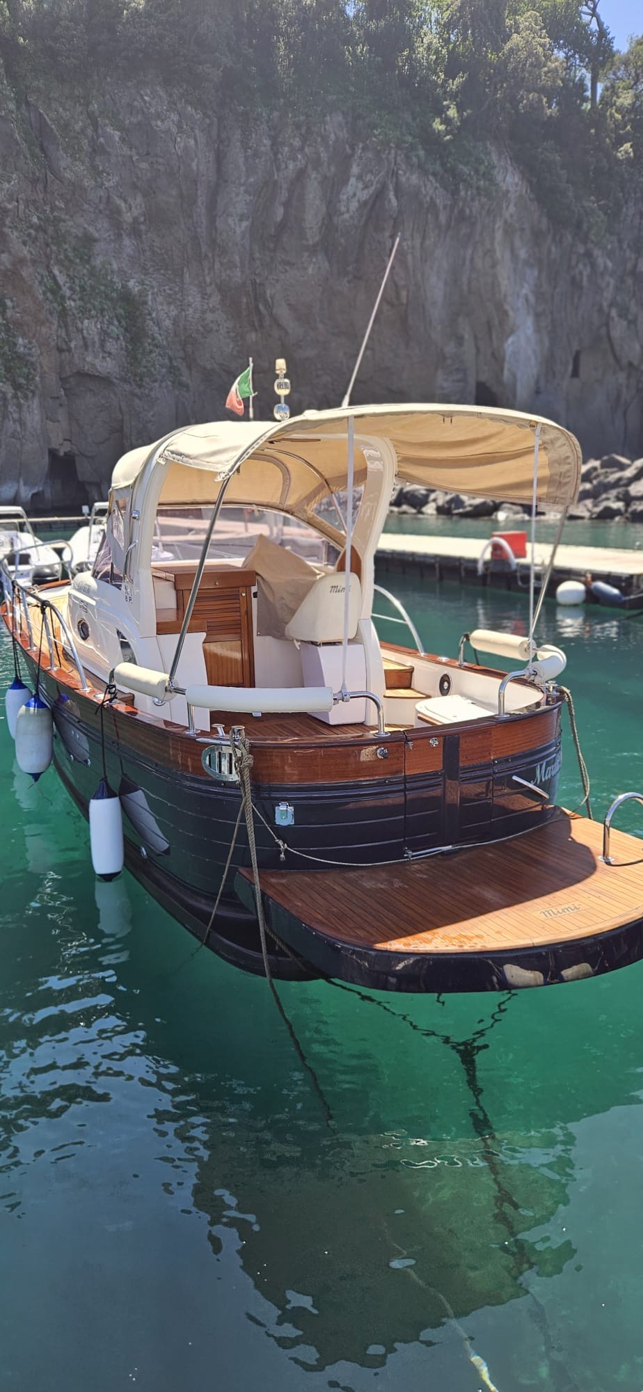 Il gozzo Sea & Coast alla fonda